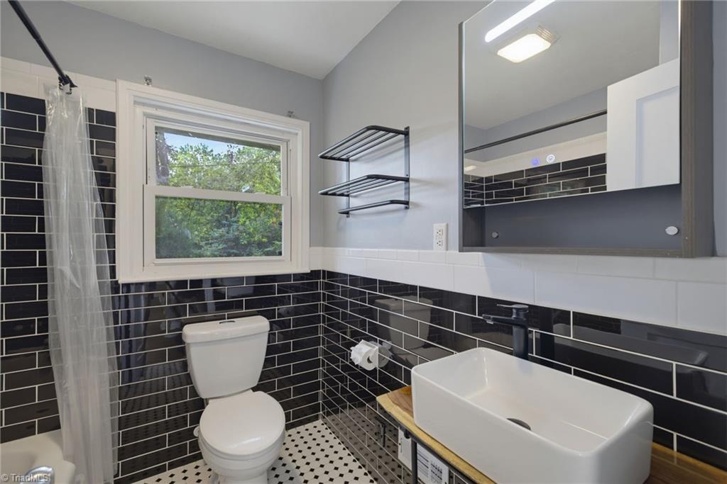 909 Forest Hill Drive Property Photo 27