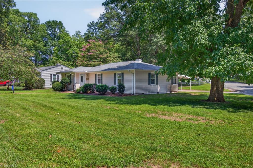 1115 E Willowbrook Drive Property Photo 3