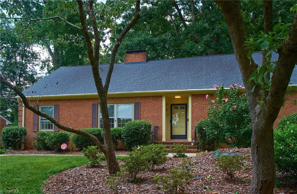 907 Onslow Drive Property Photo 3