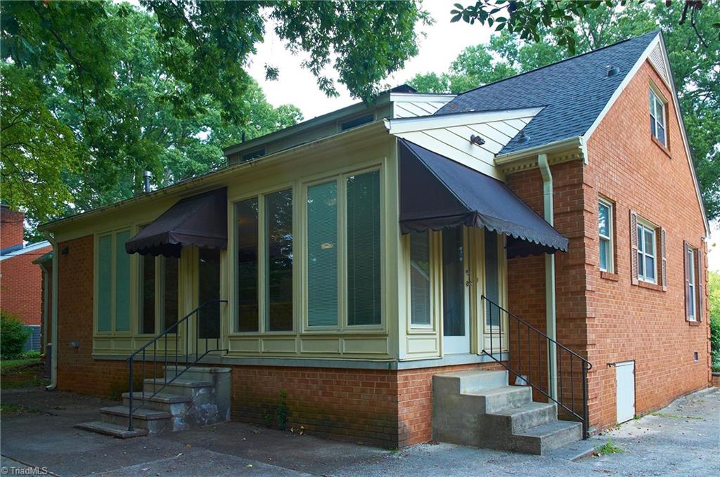 907 Onslow Drive Property Photo 4