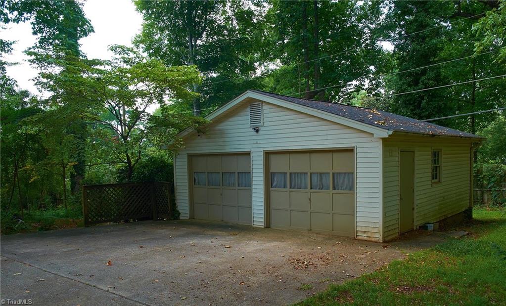 907 Onslow Drive Property Photo 44