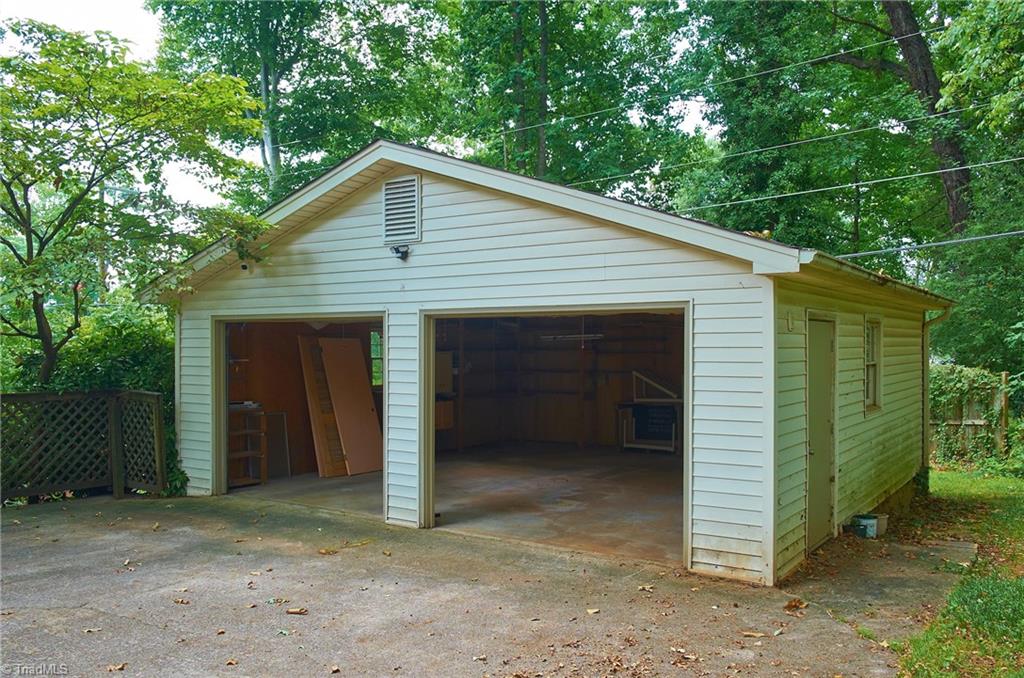 907 Onslow Drive Property Photo 45
