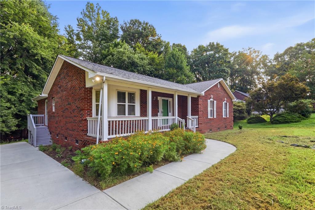 407 Lassiter Drive Property Photo 3