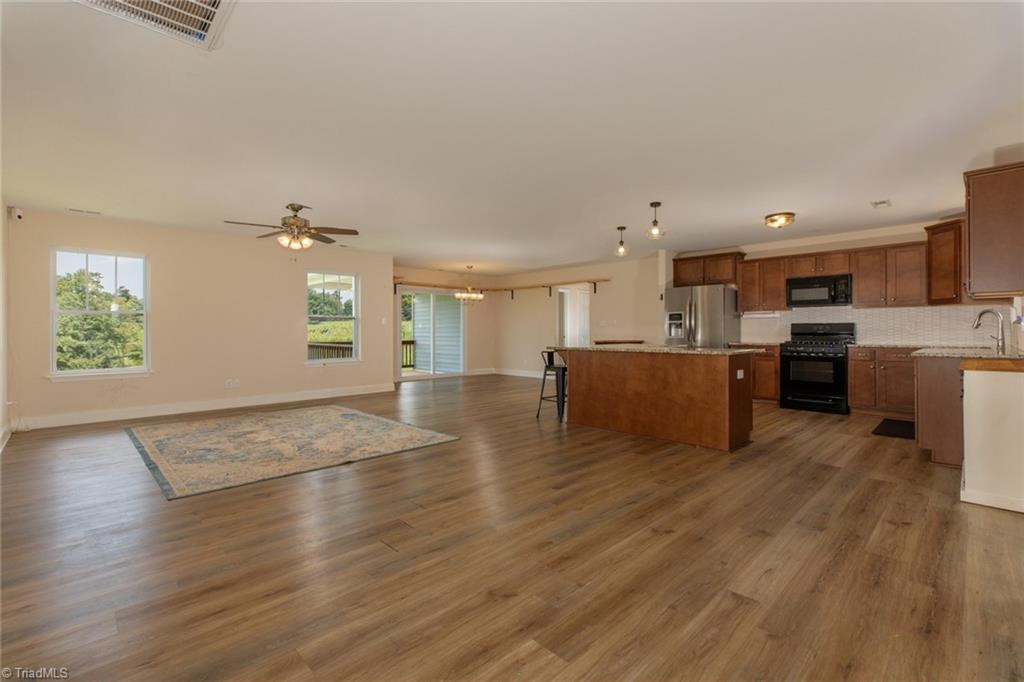 1140 Henry Cranfill Road Property Photo 7