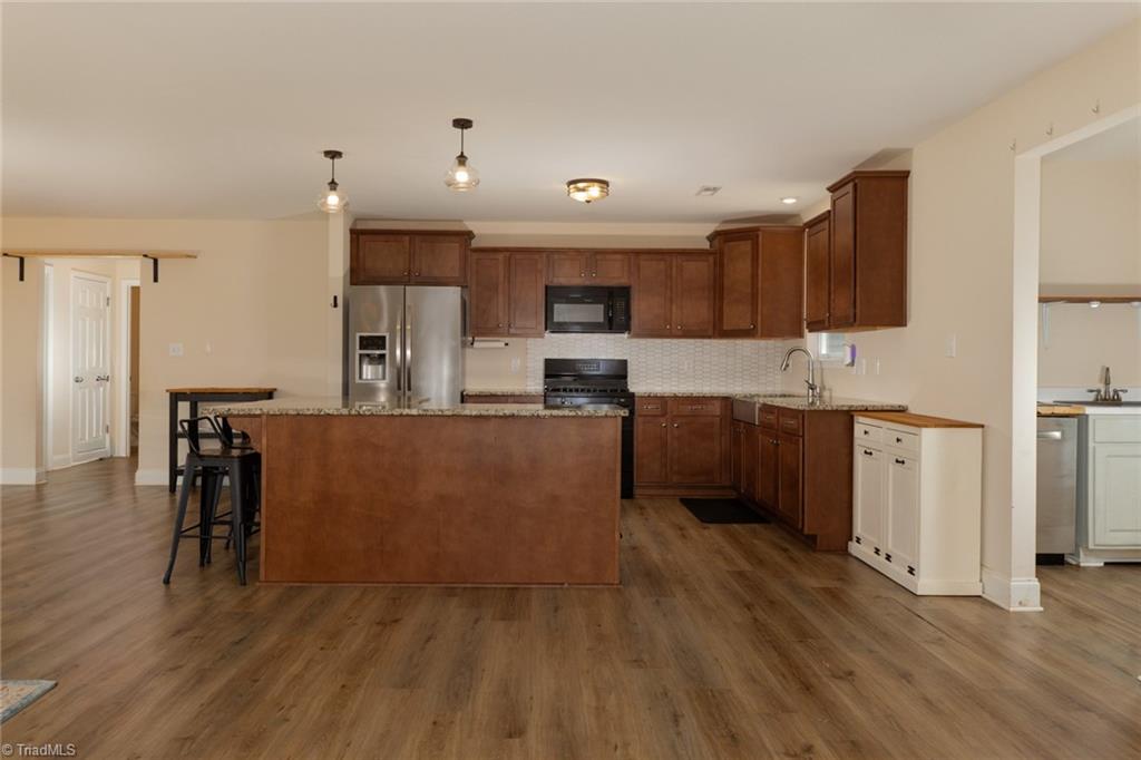 1140 Henry Cranfill Road Property Photo 14