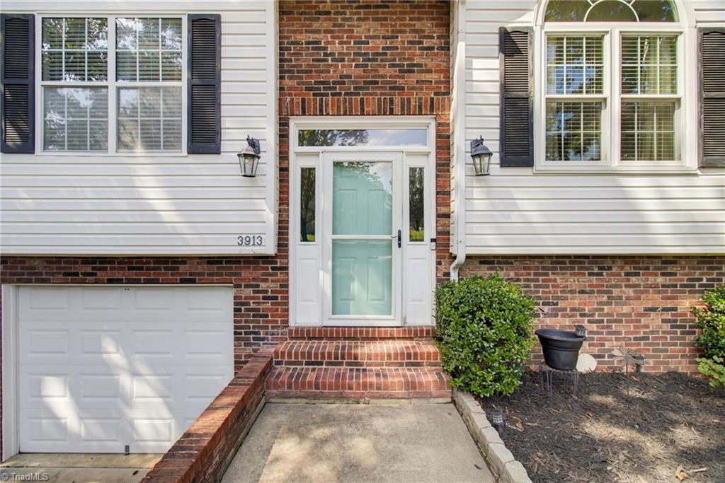 3913 Landover Drive Property Photo 4