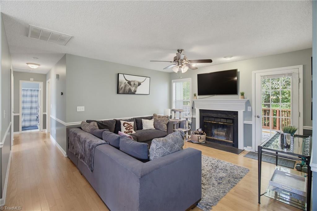 3913 Landover Drive Property Photo 8