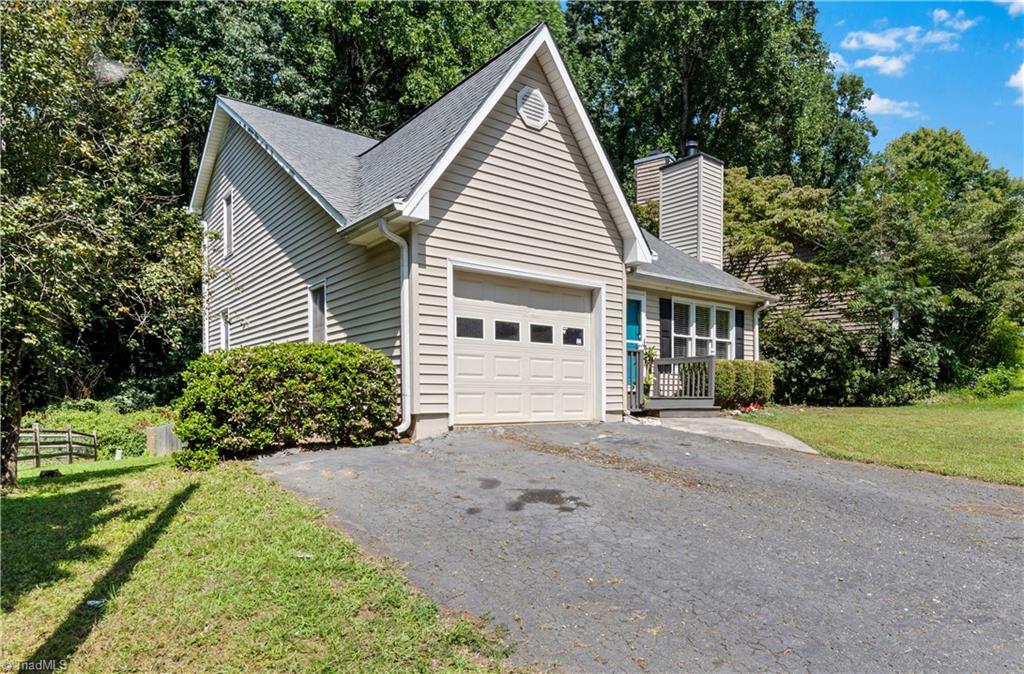 4965 Lochraven Drive Property Photo 3