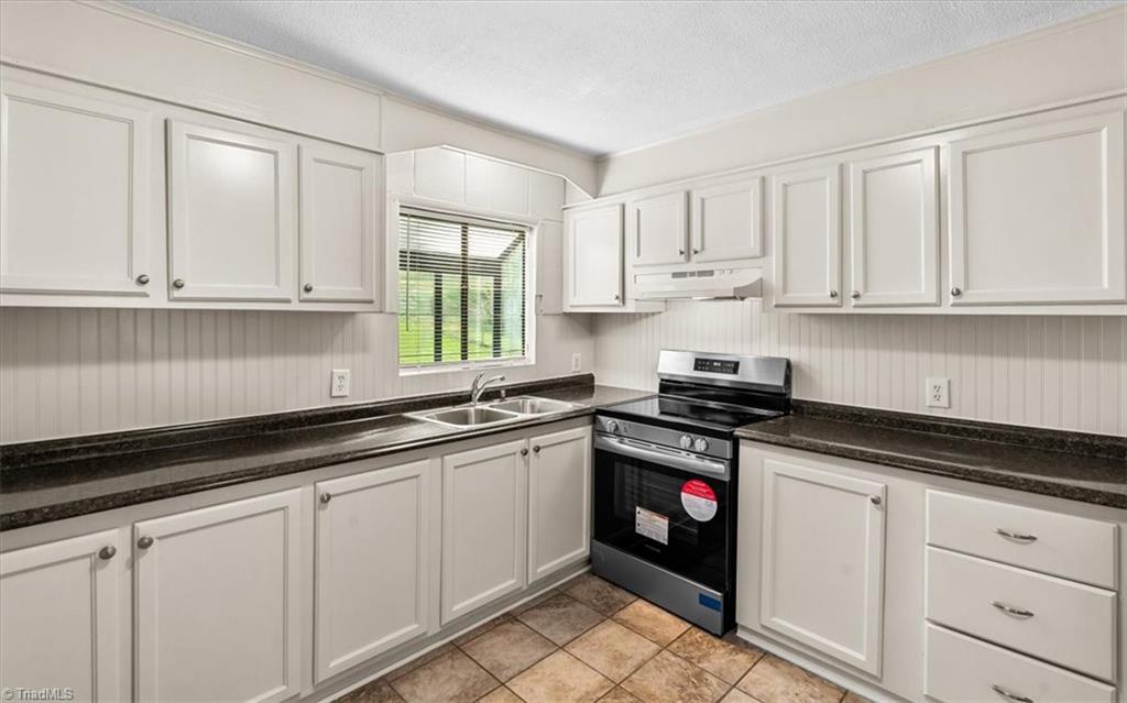 3673 Meadowbrook Drive Property Photo 10