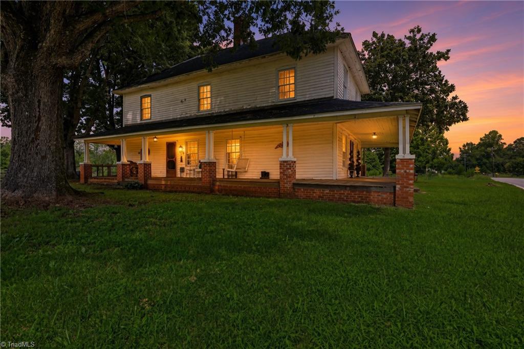 985 Traphill Road Property Photo 1