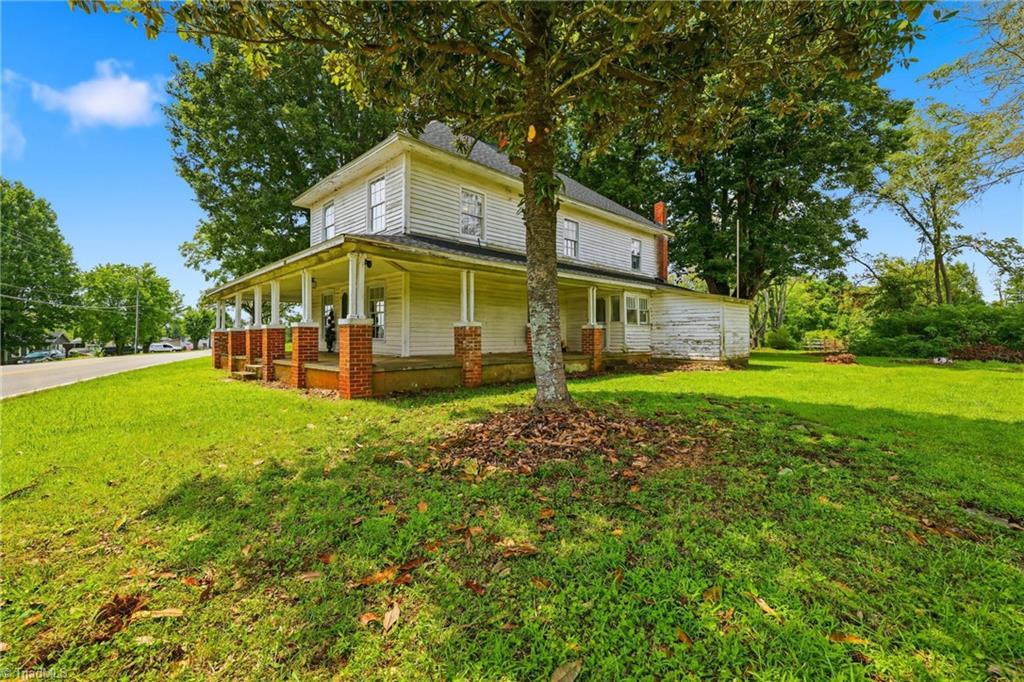 985 Traphill Road Property Photo 2