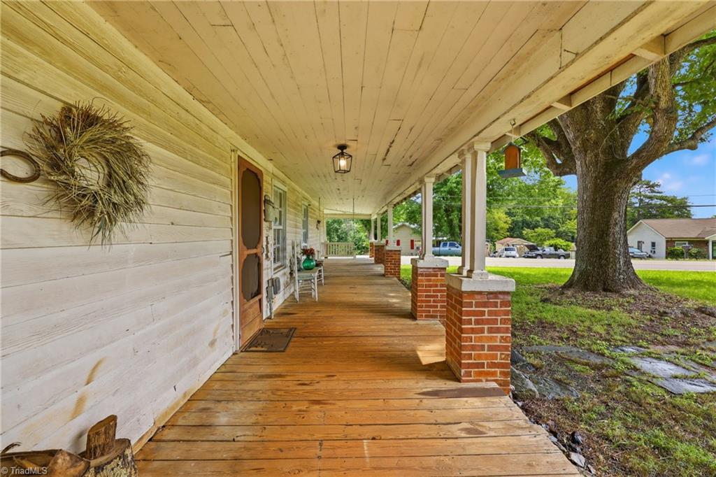 985 Traphill Road Property Photo 6