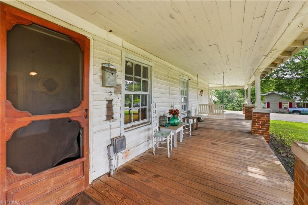 985 Traphill Road Property Photo 7