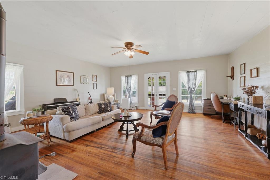 985 Traphill Road Property Photo 11