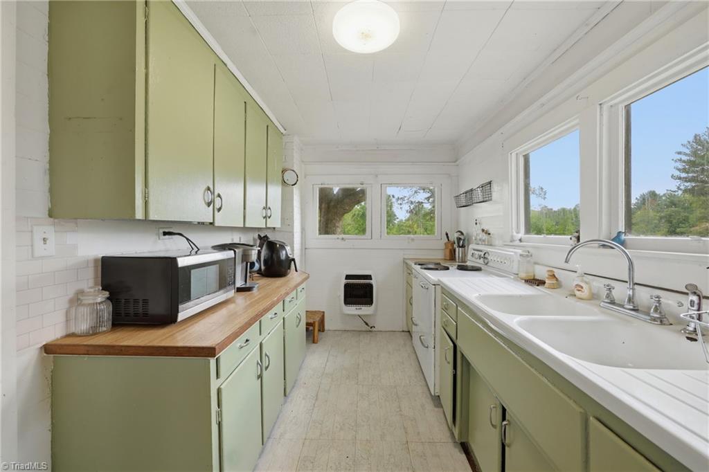 985 Traphill Road Property Photo 19