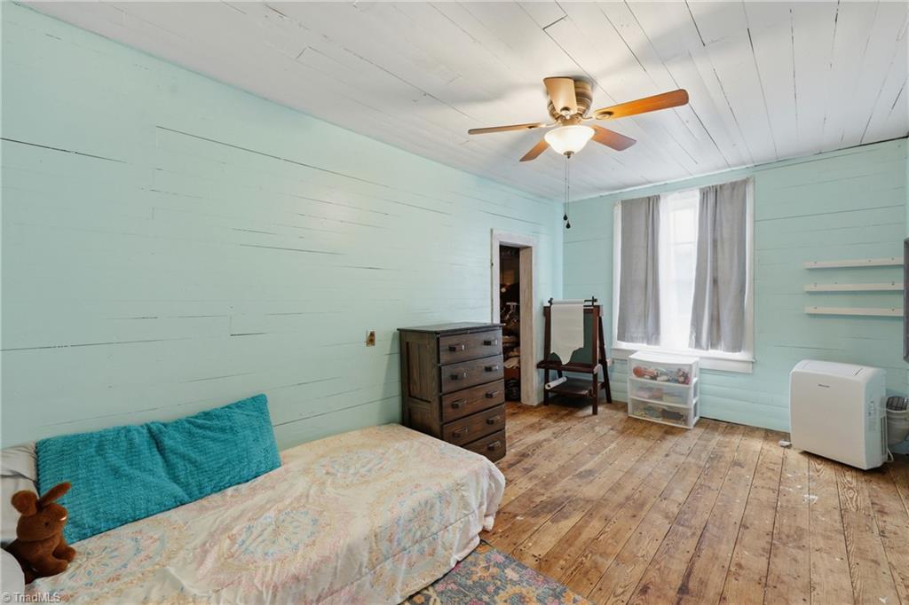 985 Traphill Road Property Photo 27