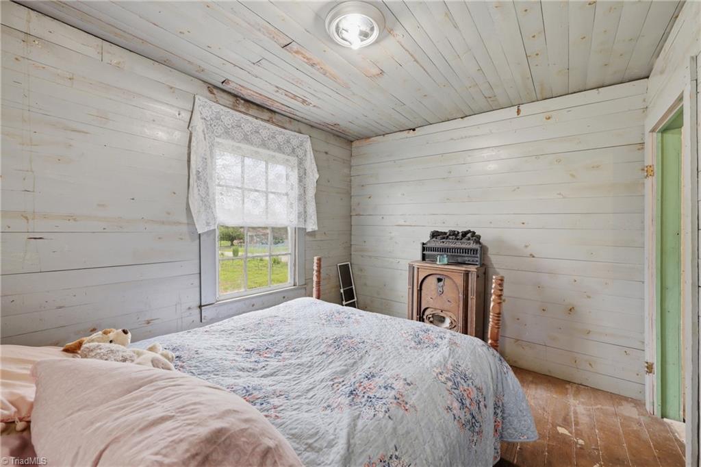 985 Traphill Road Property Photo 31