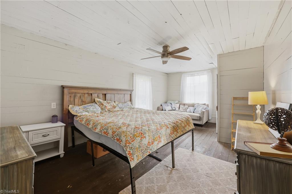 985 Traphill Road Property Photo 34