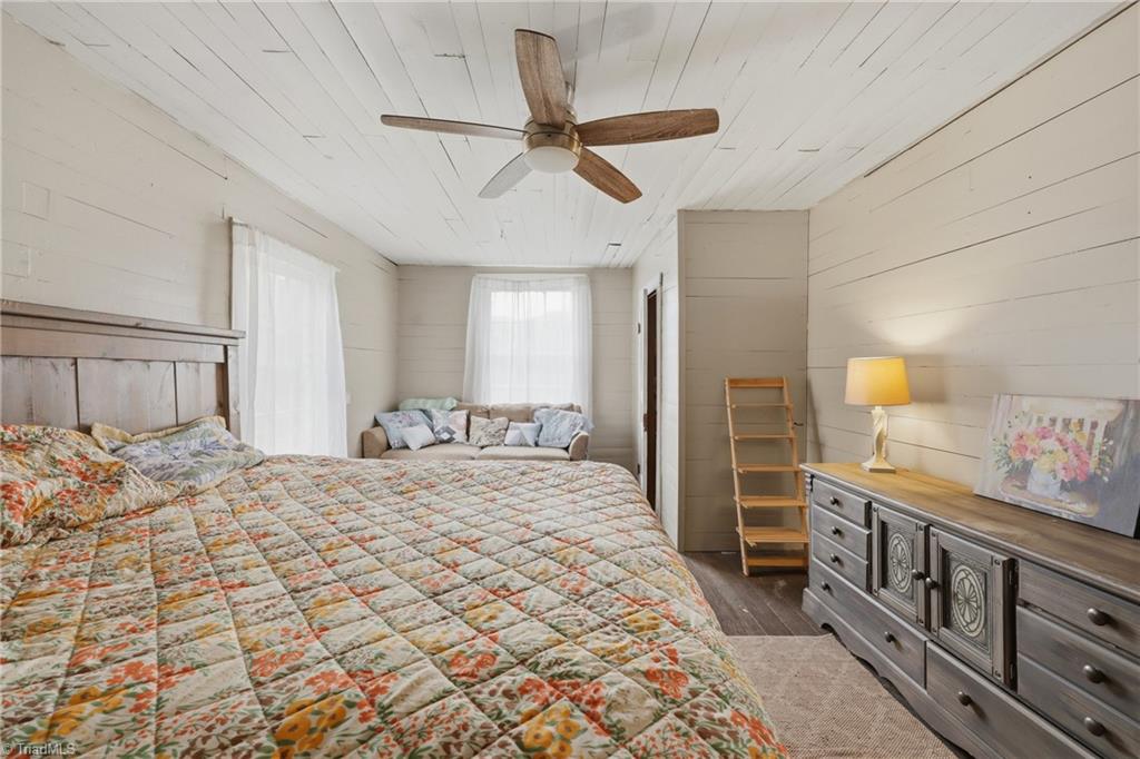 985 Traphill Road Property Photo 35