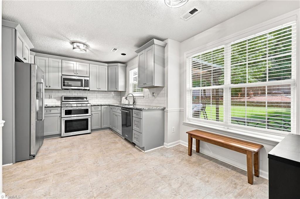 1704 Crinan Court Property Photo 4