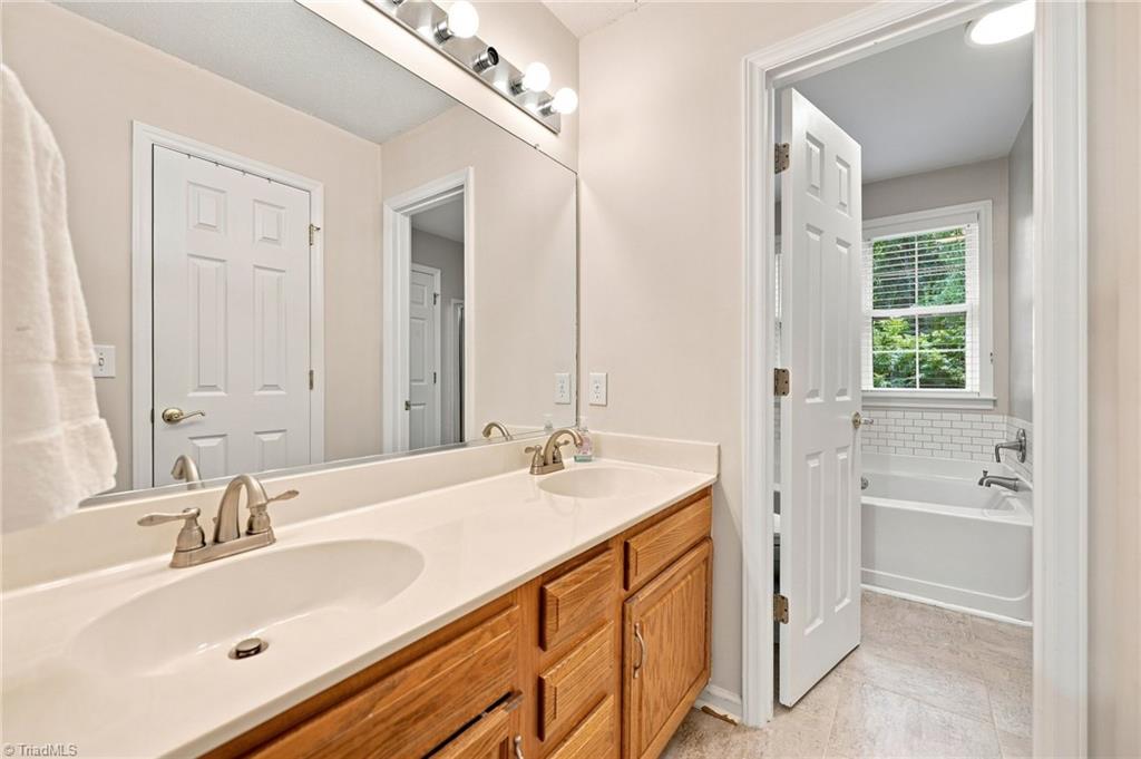 1704 Crinan Court Property Photo 13