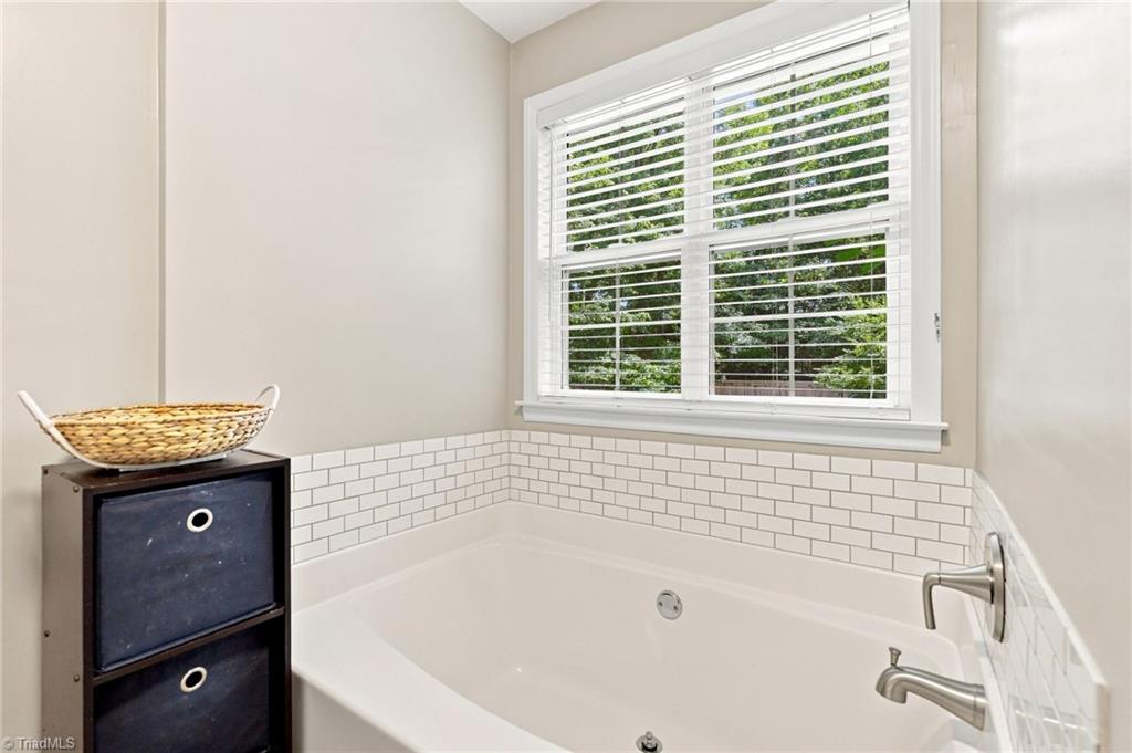 1704 Crinan Court Property Photo 14