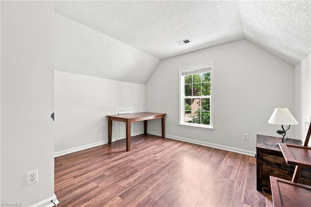 1704 Crinan Court Property Photo 15