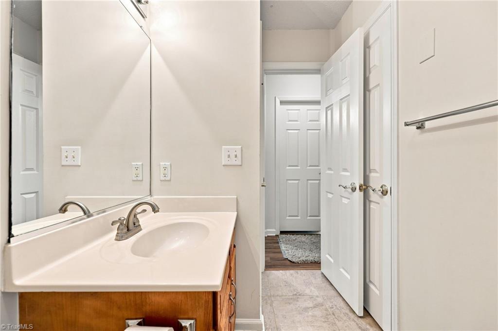 1704 Crinan Court Property Photo 22