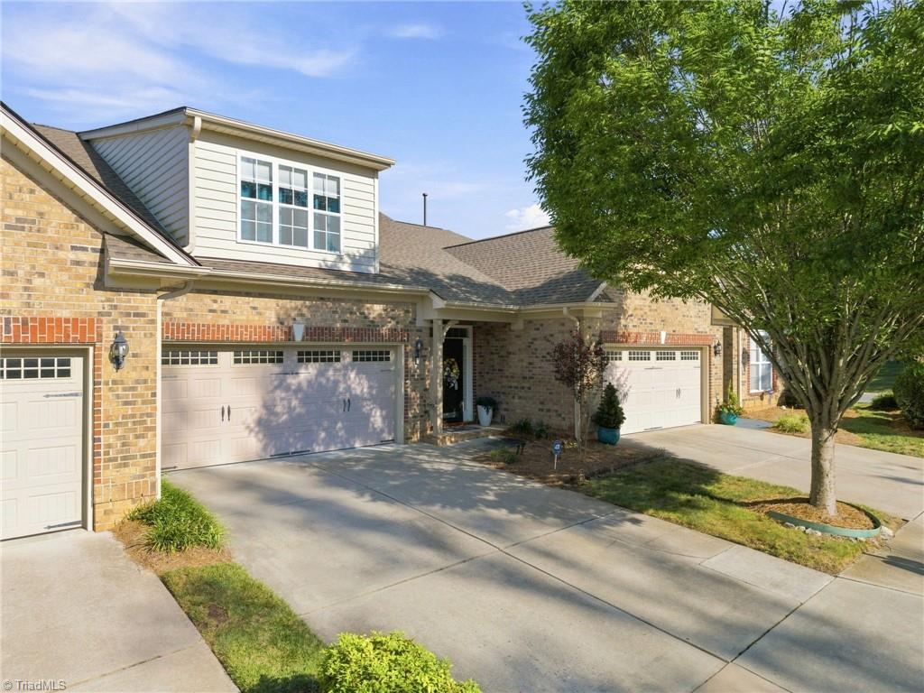 5252 Esher Drive Property Photo 3