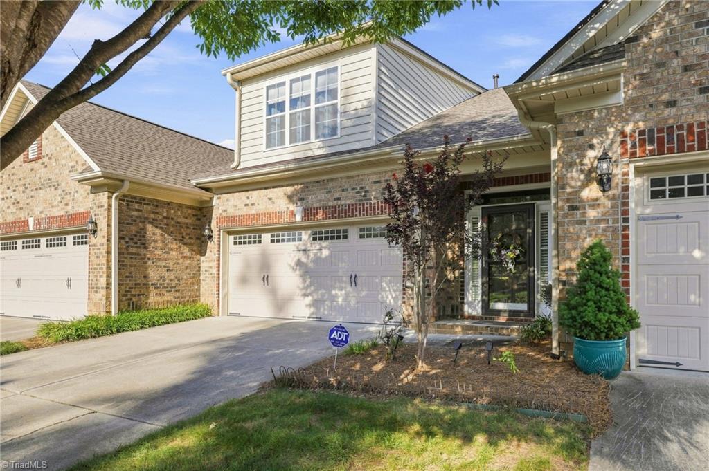 5252 Esher Drive Property Photo 4