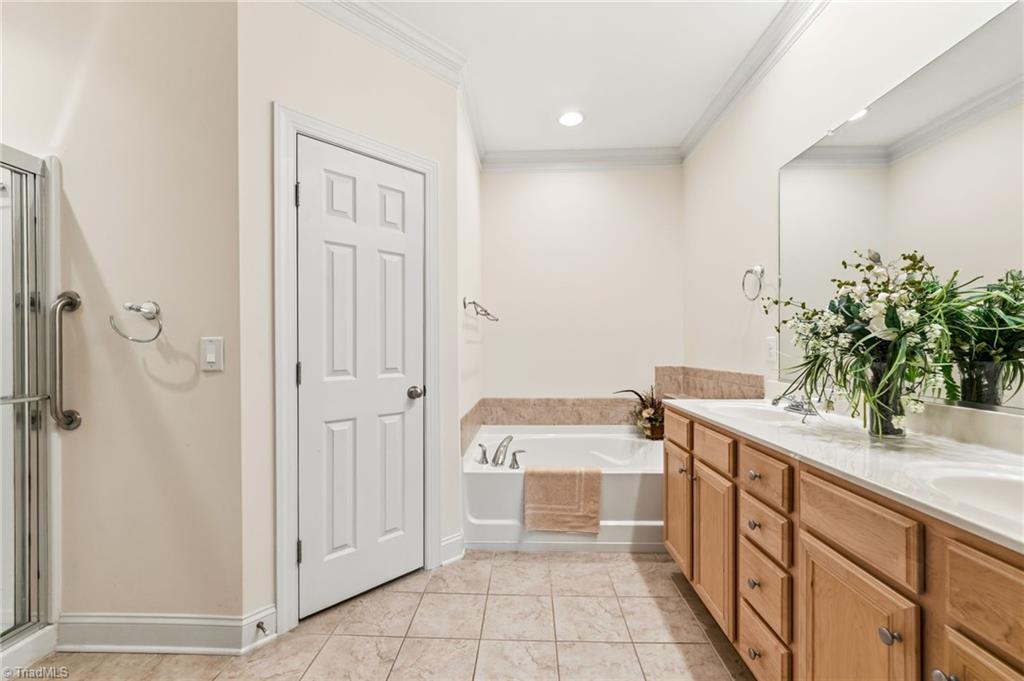 5252 Esher Drive Property Photo 17