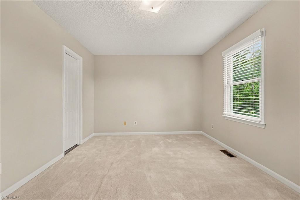 1100 Yellowbell Place Property Photo 28
