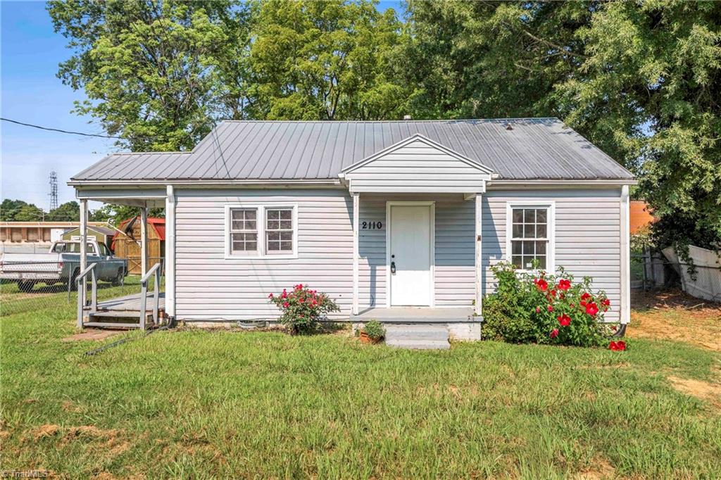2110 Shore Street Property Photo 1