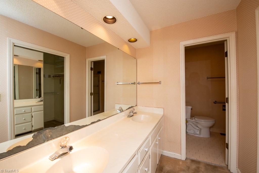 1943 A Eastchester Drive Property Photo 36