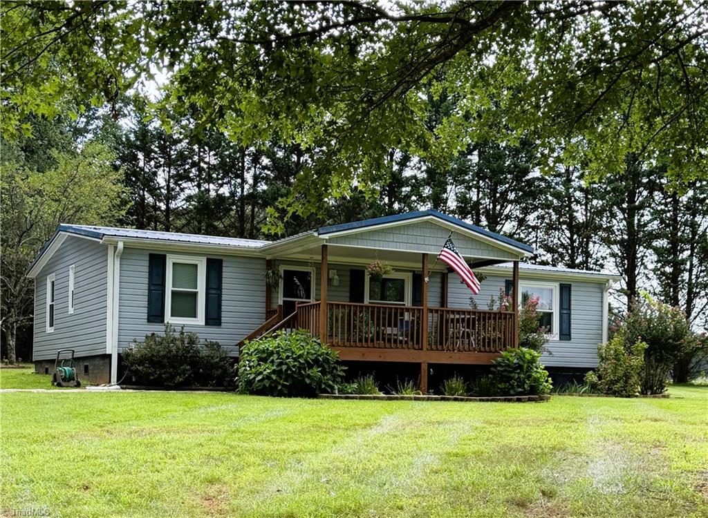 1094 Traphill Union Road Property Photo 2