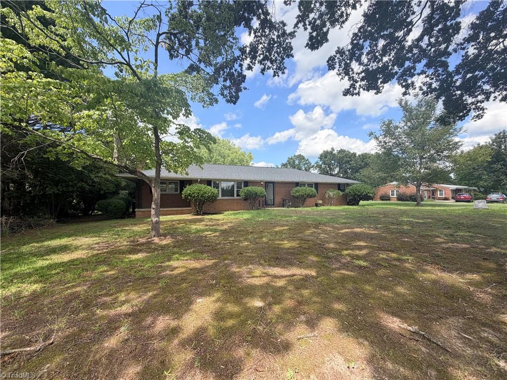1908 Cardinal Crest Road Property Photo 2