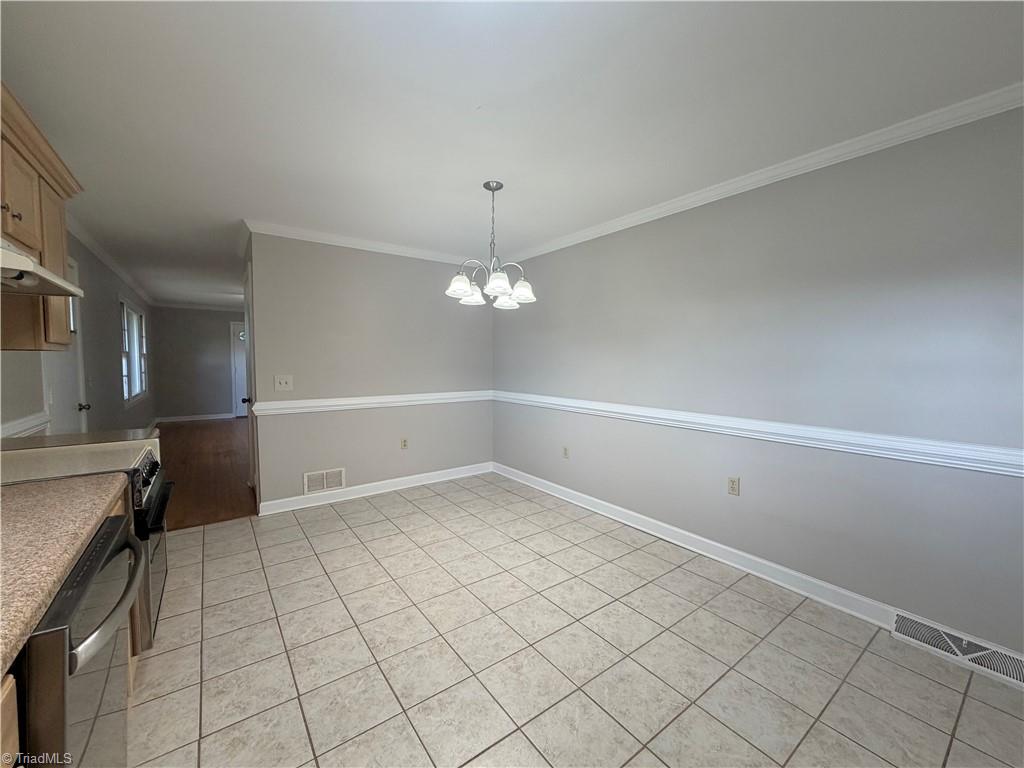 1908 Cardinal Crest Road Property Photo 4