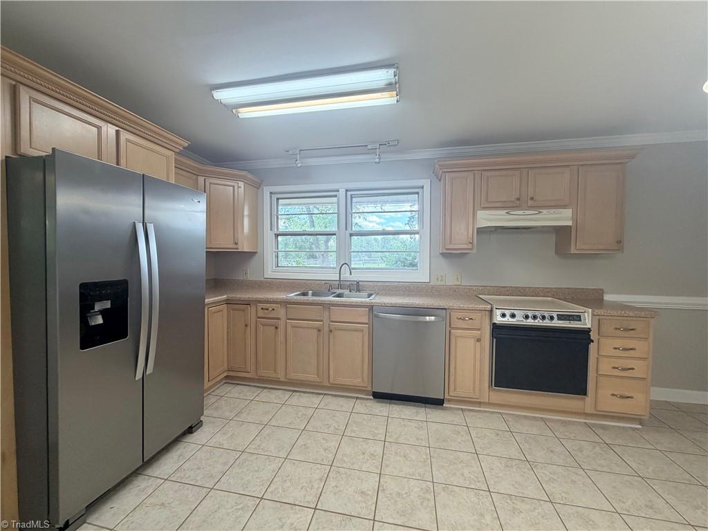 1908 Cardinal Crest Road Property Photo 6