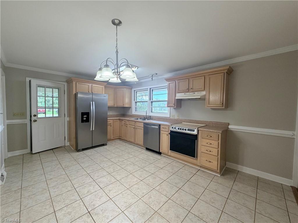 1908 Cardinal Crest Road Property Photo 8