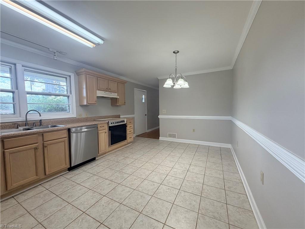 1908 Cardinal Crest Road Property Photo 9