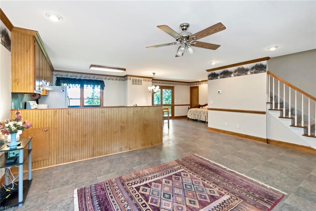 1050 Staghorn Road Property Photo 4