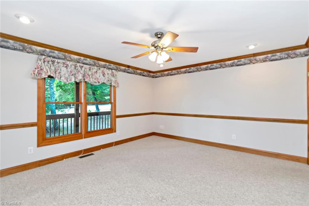 1050 Staghorn Road Property Photo 8