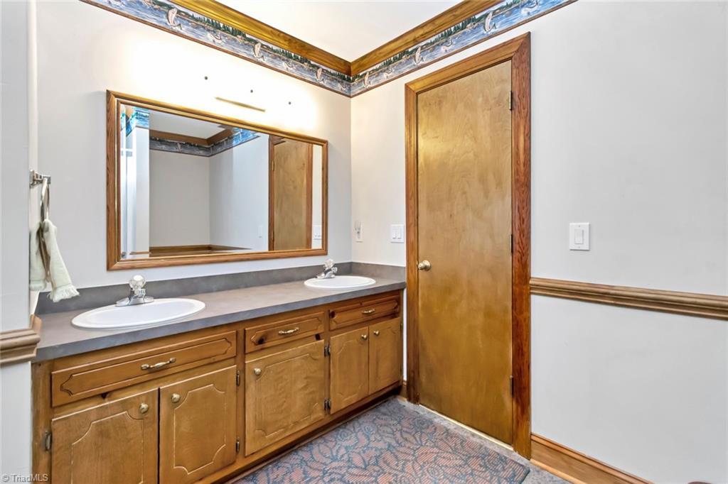 1050 Staghorn Road Property Photo 10