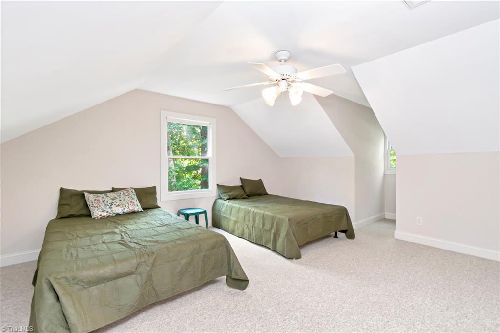 1050 Staghorn Road Property Photo 11