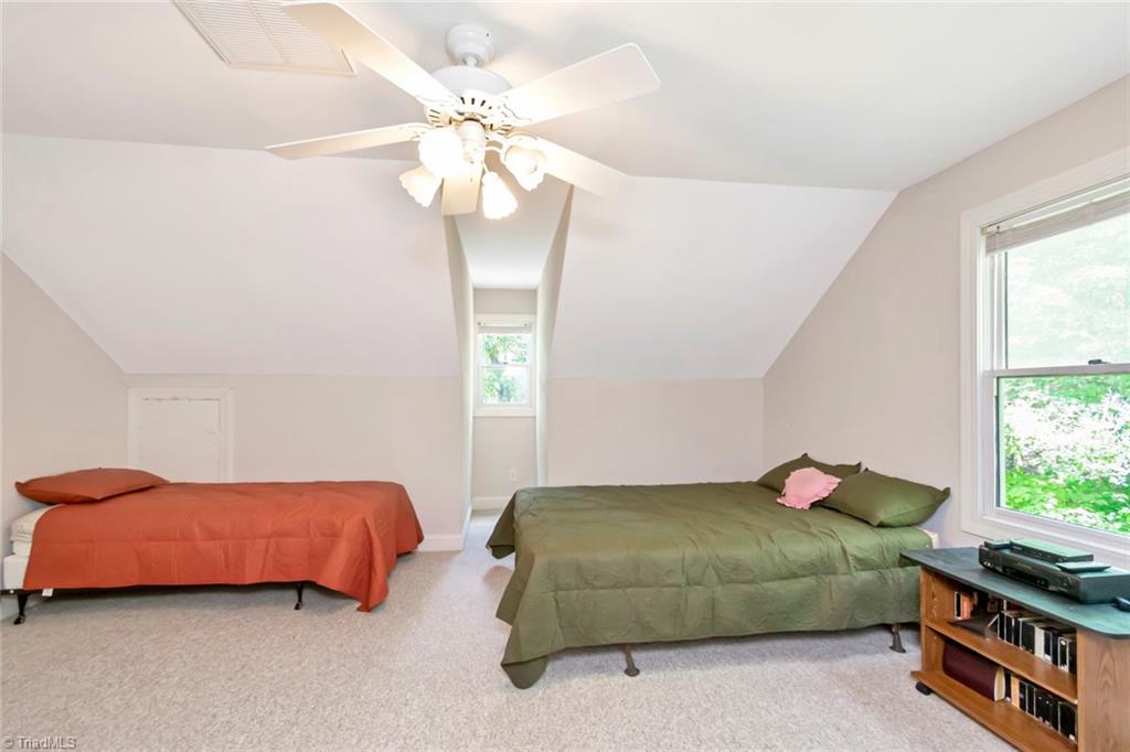1050 Staghorn Road Property Photo 12