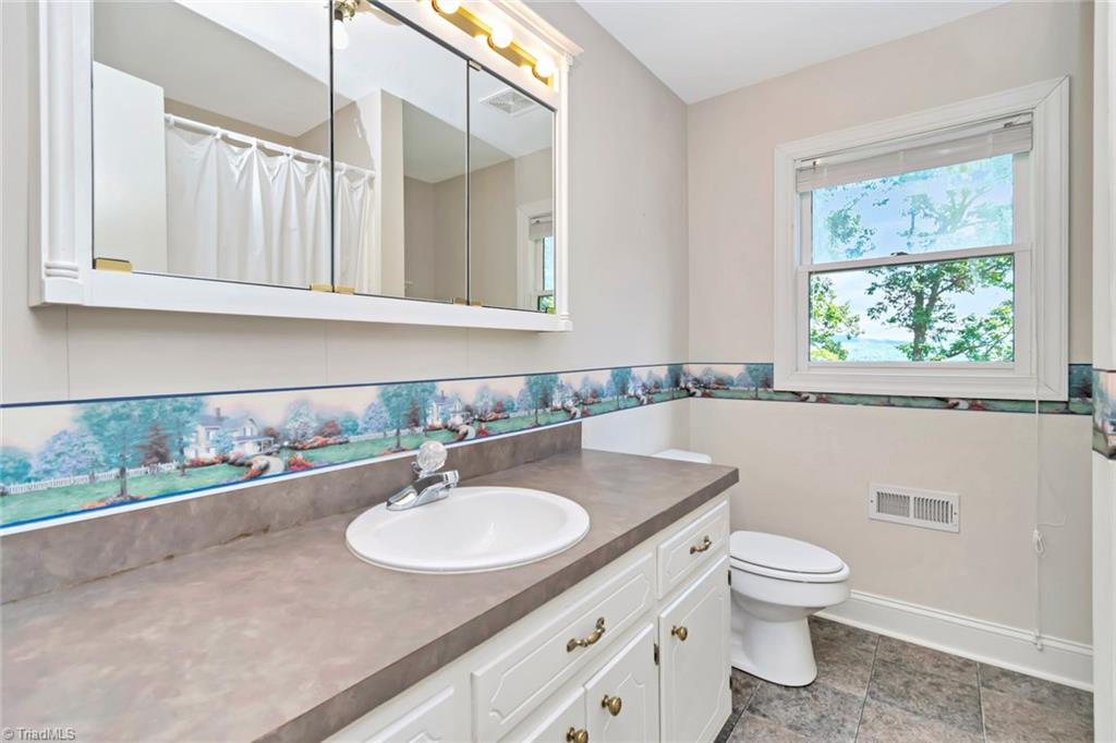 1050 Staghorn Road Property Photo 14