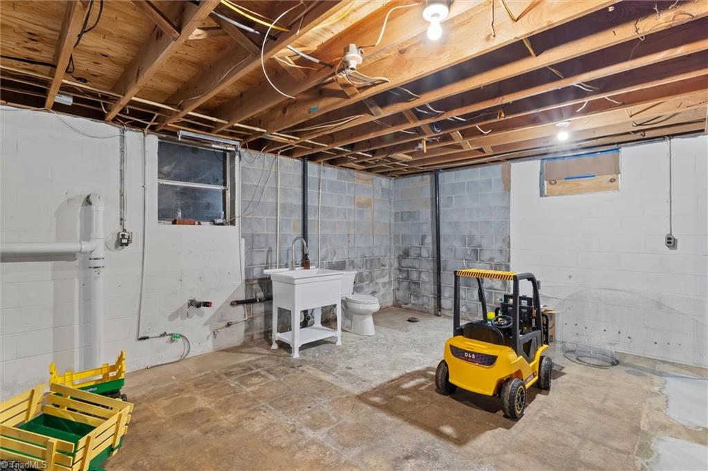 183 Key Valley Trail Property Photo 22