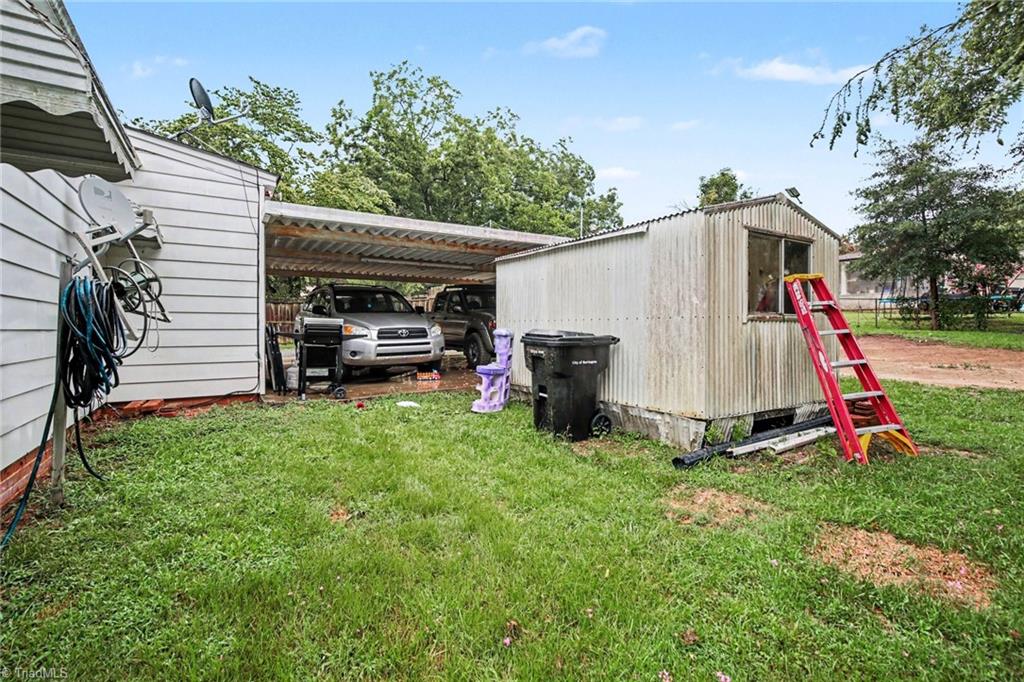 2006 N Ashland Drive Property Photo 13
