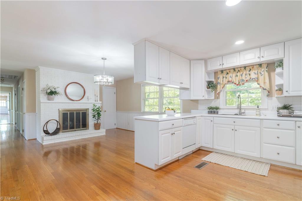 2910 Hope Valley Road Property Photo 12