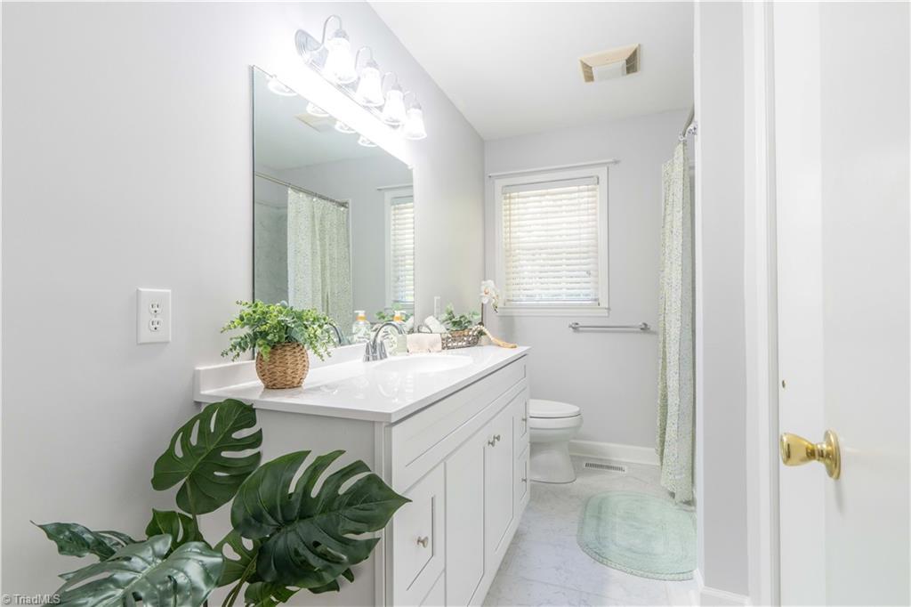 2910 Hope Valley Road Property Photo 16
